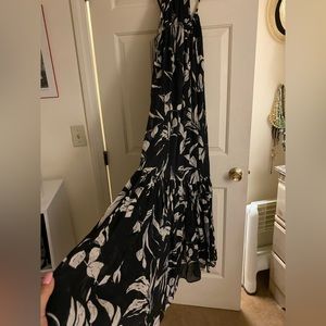 Banana Republic Fino Ramie Dress in
Black floral size M.